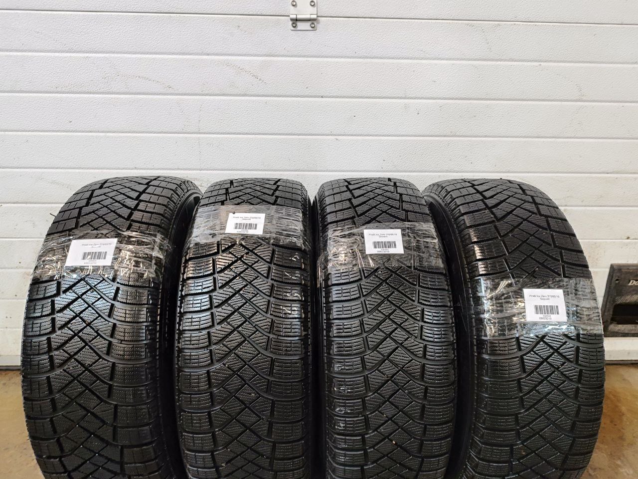 Pirelli Ice Zero FR 215/65 R16