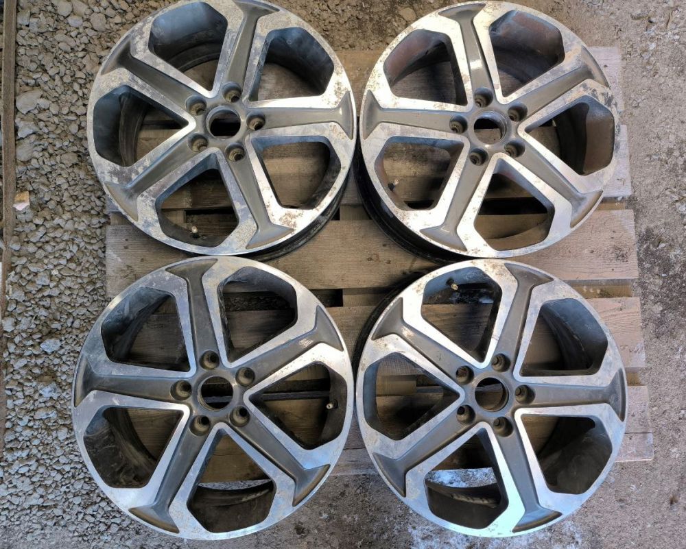 Комплект литых дисков R17 4 шт.